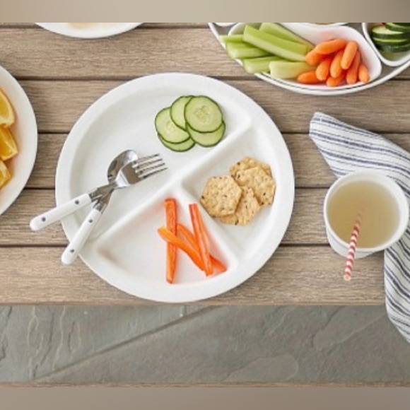 Pottery Barn White Plates•Set of 4•with division•BPA free•like new• EUC - Picture 2 of 3